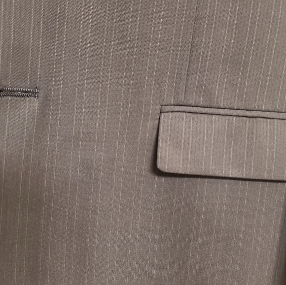 Men's Haggar Navy Pinstripe suit size 44R - Picture 8 of 14